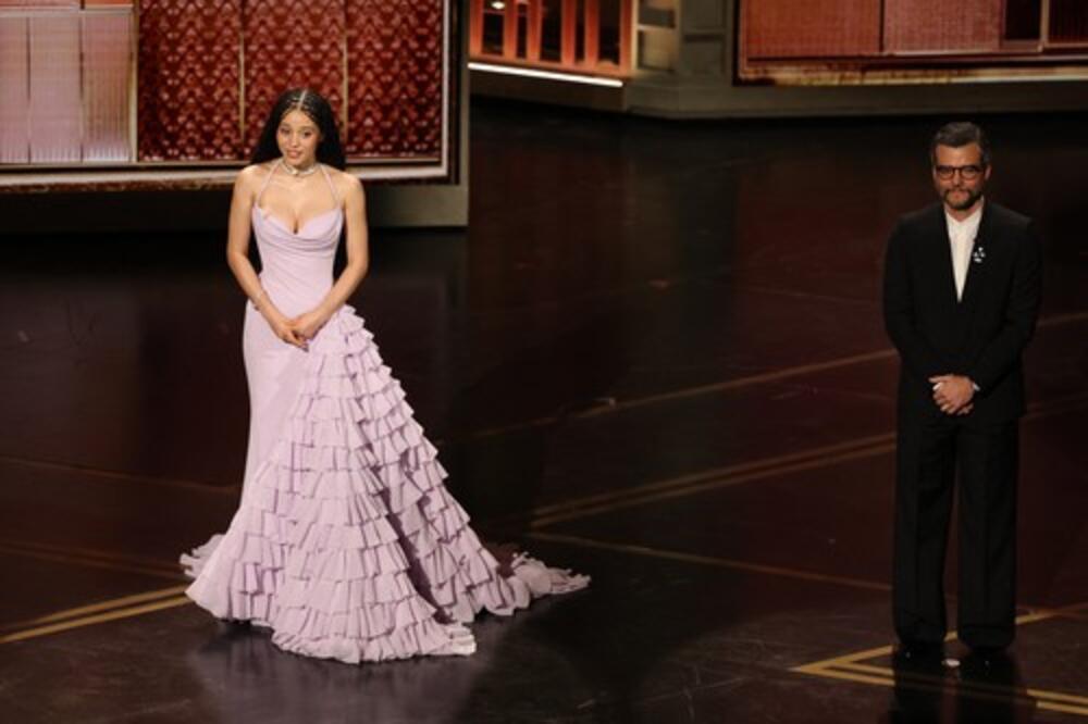 Фото: Таа го освои Оскарот, но „фустанот“ ремек дело правен 750 часа ја украде целата слава!