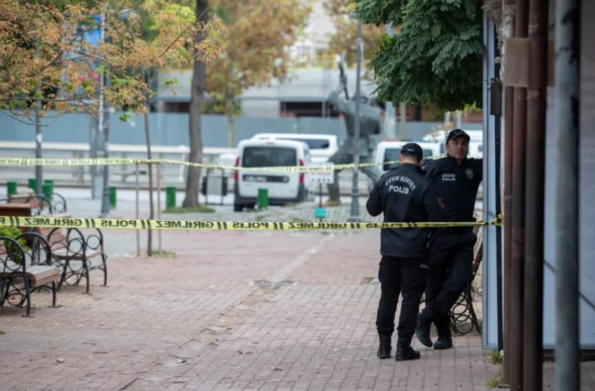 Заложничка драма во Анталија: Полицијата преговара со напаѓачите (ВИДЕО)