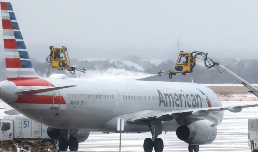 Хаос на небото над САД: Силна бура го поремети авио сообраќајот, откажани се 1.800 летови