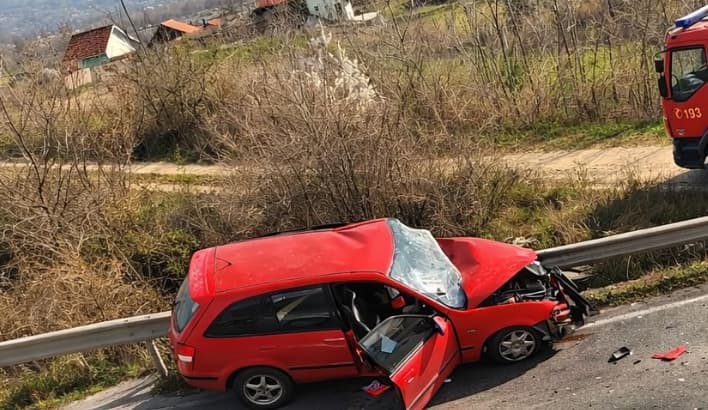 Едно лице загина во тешка сообраќајна несреќа на патот Кочани–Виница, повеќе се повредени