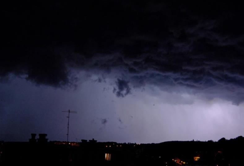 Повеќе од 12 илјади летови одложени или откажани поради невреме во САД