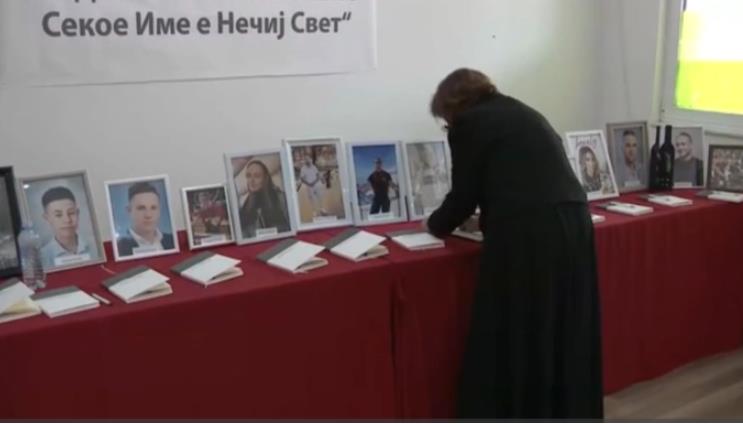 Сиљановска-Давкова со лични пораки за сите 63 загинати во Кочани