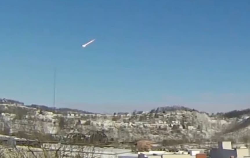 Огнена топка на небото над Кливленд- експлодира метеор од седум тони (ВИДЕО)