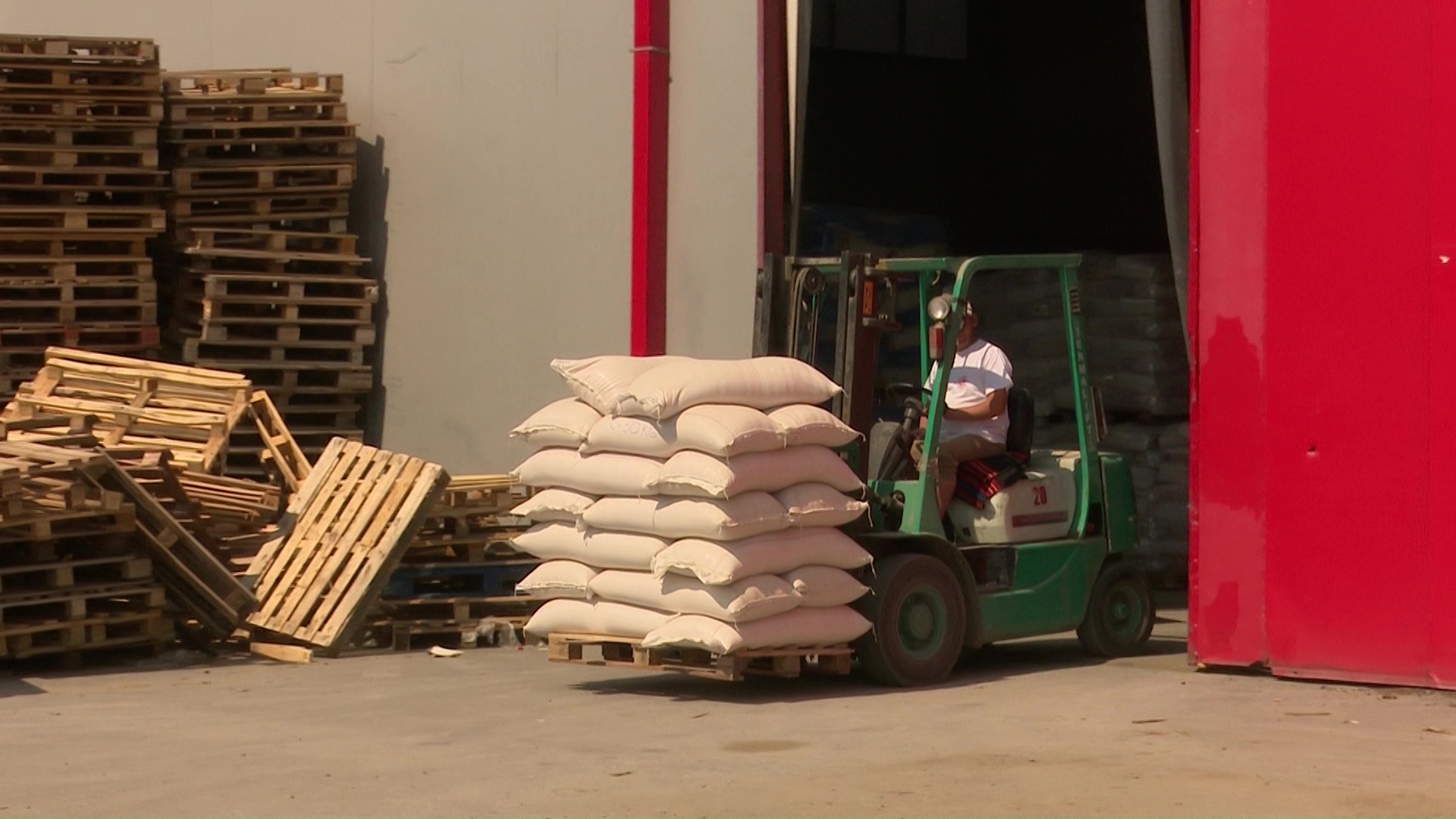 Земјоделците бараат интервентен фонд за да се намали ударот од вртоглавиот раст на цените на минералните ѓубрива