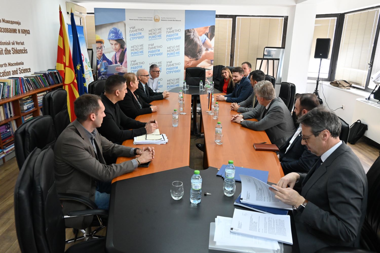 Се проширува инвестициската програма на МОН – освен студентските домови, ќе се реконструираат и државните училишта