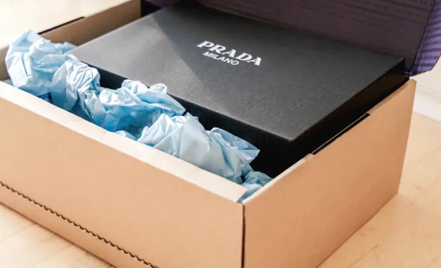 Ограбена е фабриката на „Прада“- крадците однеле вредни луксузни чевли