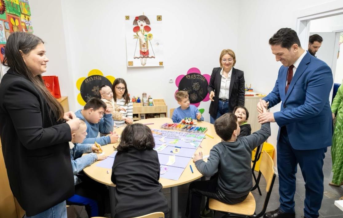 Вицепремиерот Сали го посети ООУ Ресурсниот центар „Иднина“ по повод Меѓународниот ден на лицата со Даунов синдром