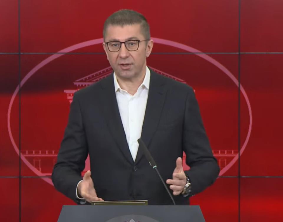 Мицкоски: Владата донесе одлука за намалување на ДДВ за горивата и ослободување на количини на мазут од државните резерви
