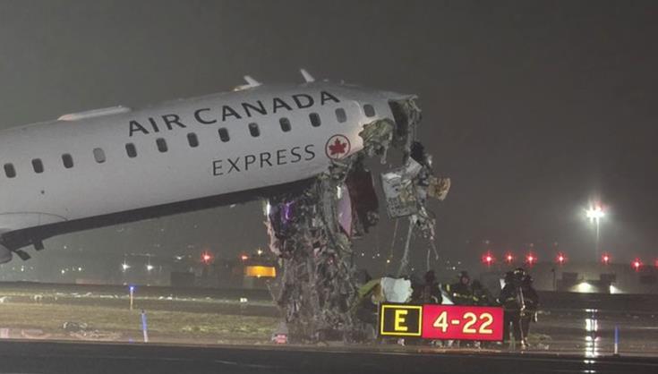 Видео: Авион на „Ер Канда експрес“ удри во возило на аеродромот во Њујор, двајца загинати