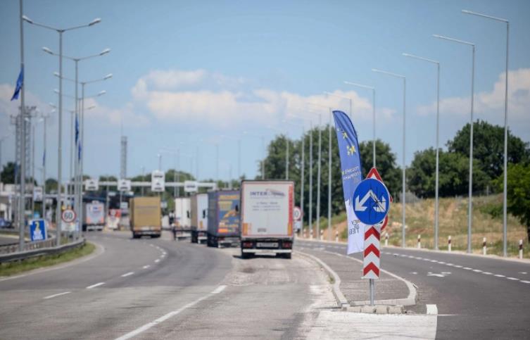 Камионџии во Босна и Херцеговина се обидоа да ги блокираат границите, но полицијата ги запре