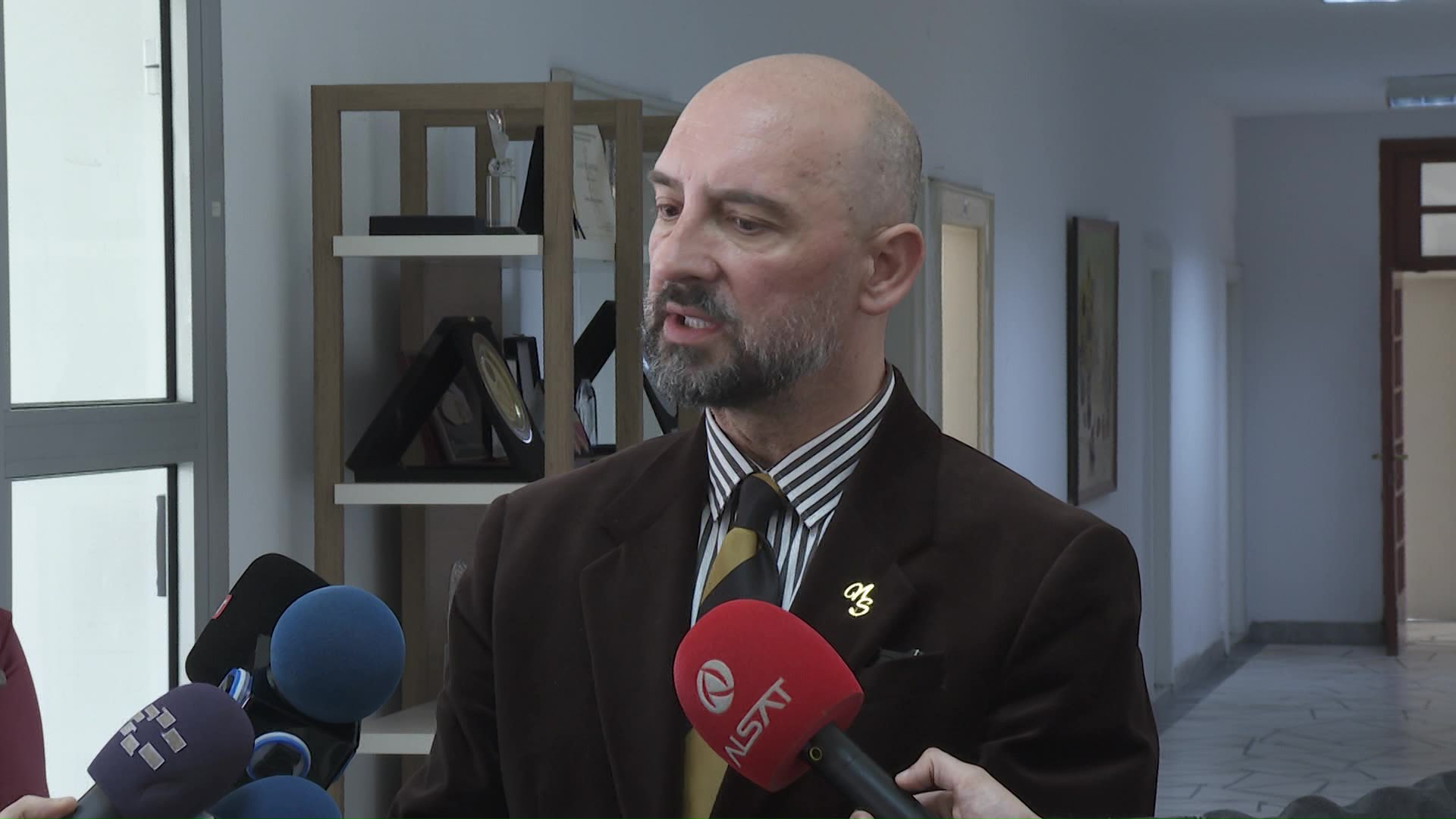 Савески: Обвинителството го следи случајот со гувернерот Славески