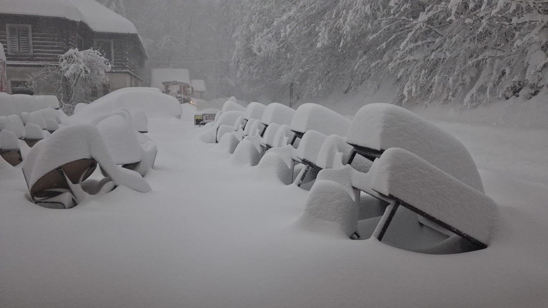 Зимски пејсаж на планината покрај Загреб- Сљеме под снег (ВИДЕО)