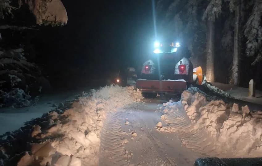 Во Хрватска паднаа 80 сантиметри снег: Ситуацијата не се подобрува