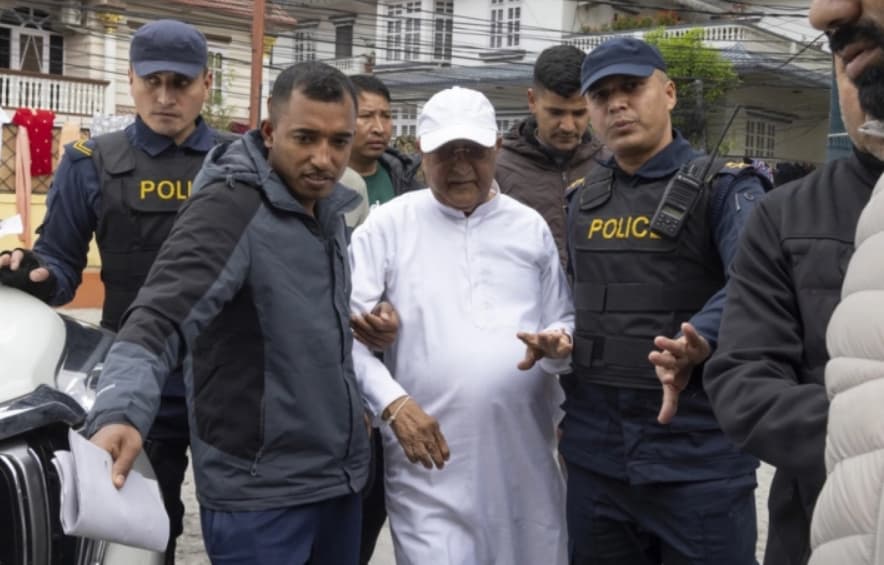 Уапсен е поранешниот премиер на Непал, поради крваво задушување на протестите