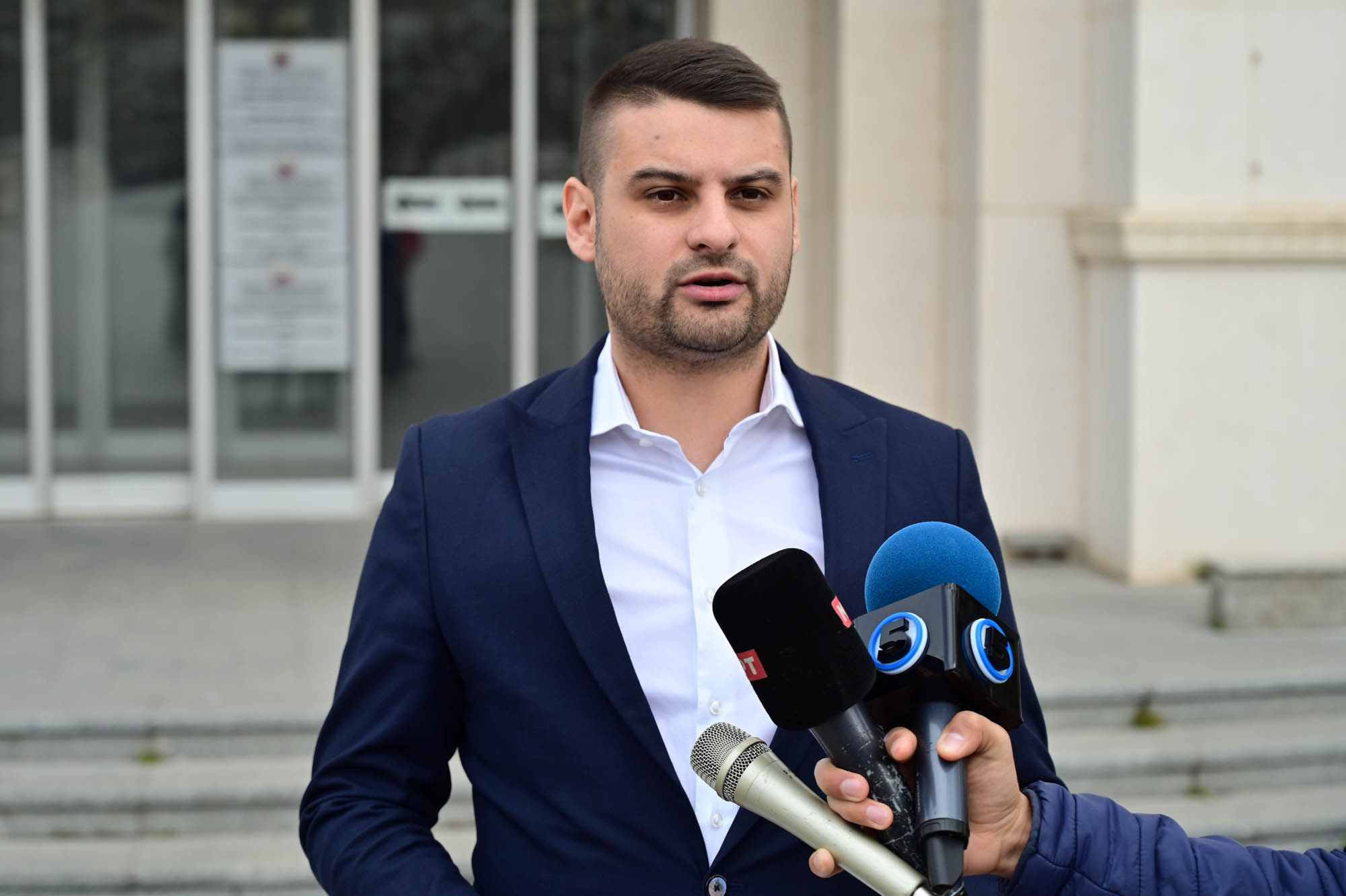 Димитријевиќ: Савески почна со скандал, предложи обвинителка од „тевтерчето“ на Сашо Мијалков, од бомбите