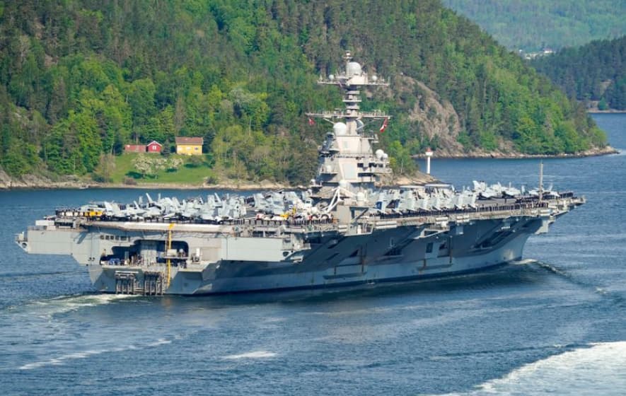 Најголемиот воен брод на светот вплови во пристаништето во Сплит (ФОТО)