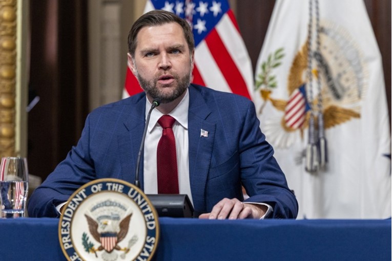 Венс: Трамп планира уште некое време да ја продолжи војната во Иран