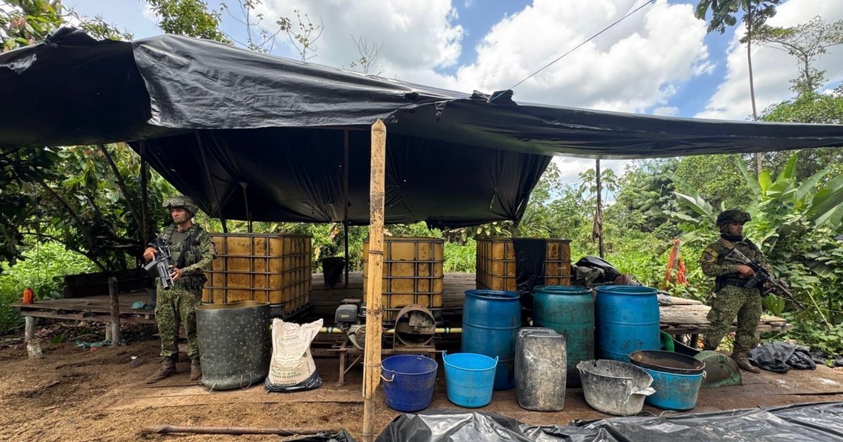 Колумбиската морнарица уништи лаборатории за дрога и запленија над два тона кокаин