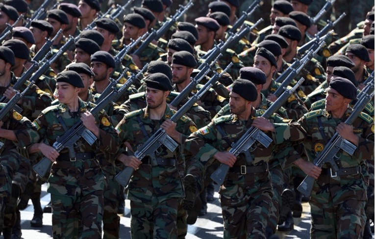 Иран ја овласти војската да делува без команда во случај на копнена инвазија на САД