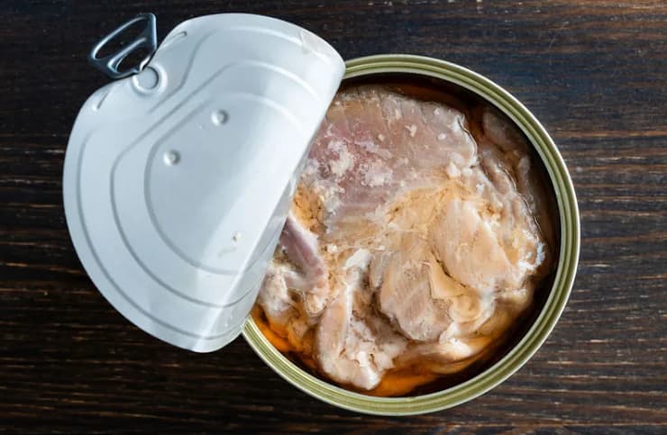 Откриле конзерви стари над 40 години и наместо расипана риба, пронашле нешто неверојатно