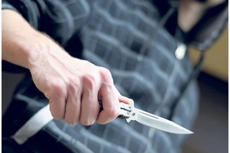 Страшна семејна трагедија ја потресе јавноста откако утрово во Росоман син ја убил својата мајка со нож