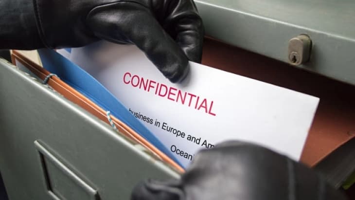 Британски дипломат протеран од Русија поради обвинувања за шпионажа