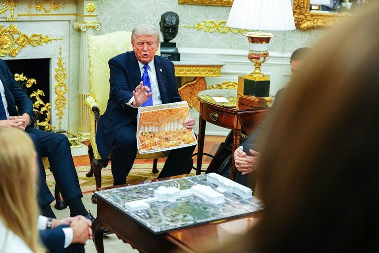 Судија ја запре изградбата на балската сала на Трамп: Тој не е сопственик на Белата куќа