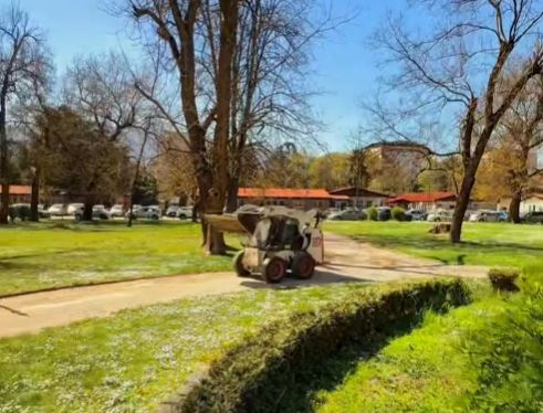 Ѓорѓиевски: Во Градскиот парк се уредуваат пешачките патеки и се обновува урбаната опрема со нови клупи и канти за отпадоци