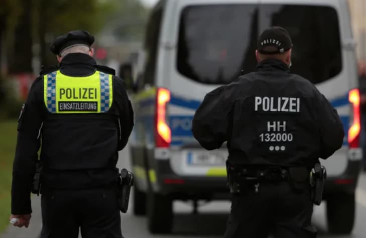 Масовна тепачка на прослава во Германија- интервенирале 150 полицајци, од кои неколку завршиле во болница