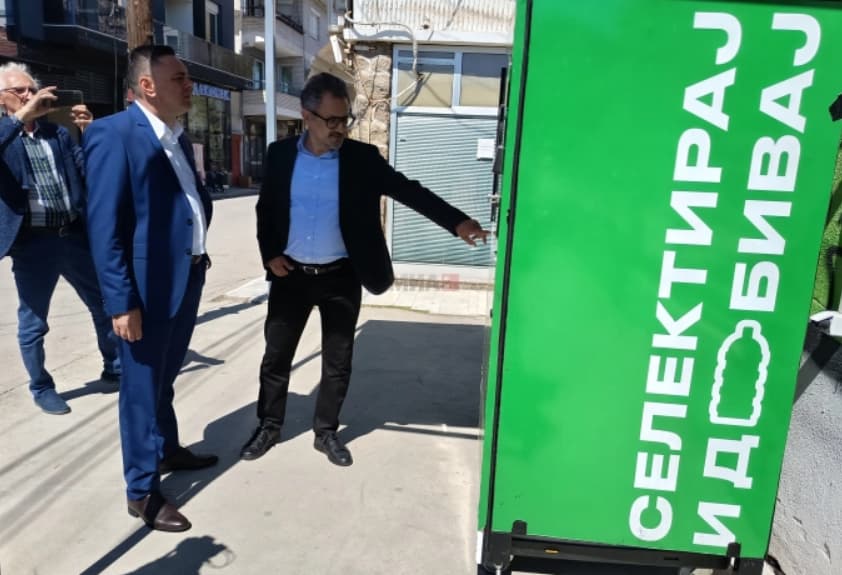 Јанчев: Кавадарци е прва општина во која вендинг машина се поставува на јавен простор