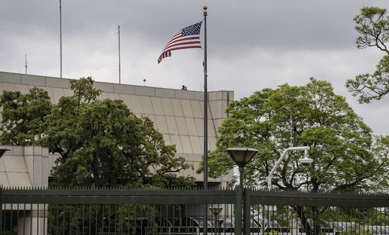 Американската амбасада во Бахреин ги повика граѓаните да останат во засолништа