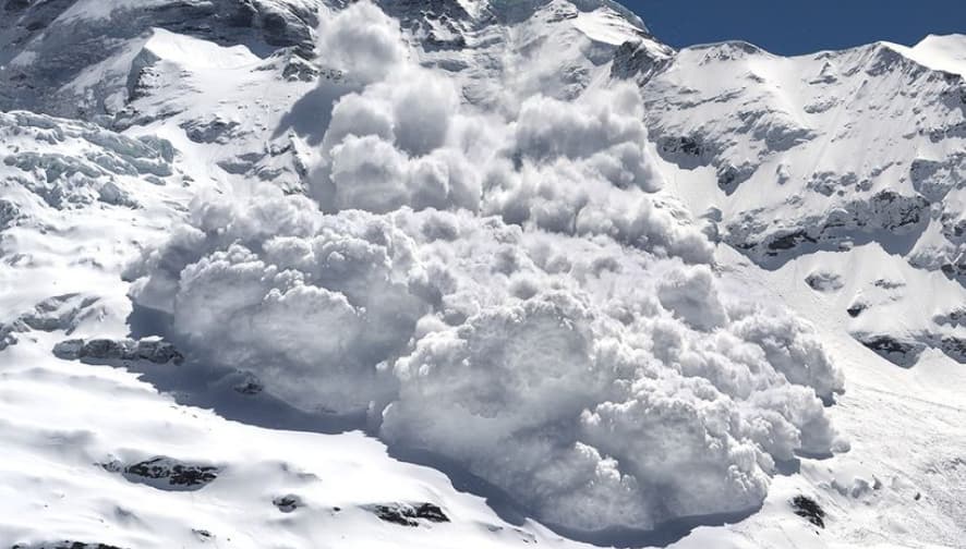 Двајца планинари загинаа во лавина во Норвешка, уште двајца се водат за исчезнати