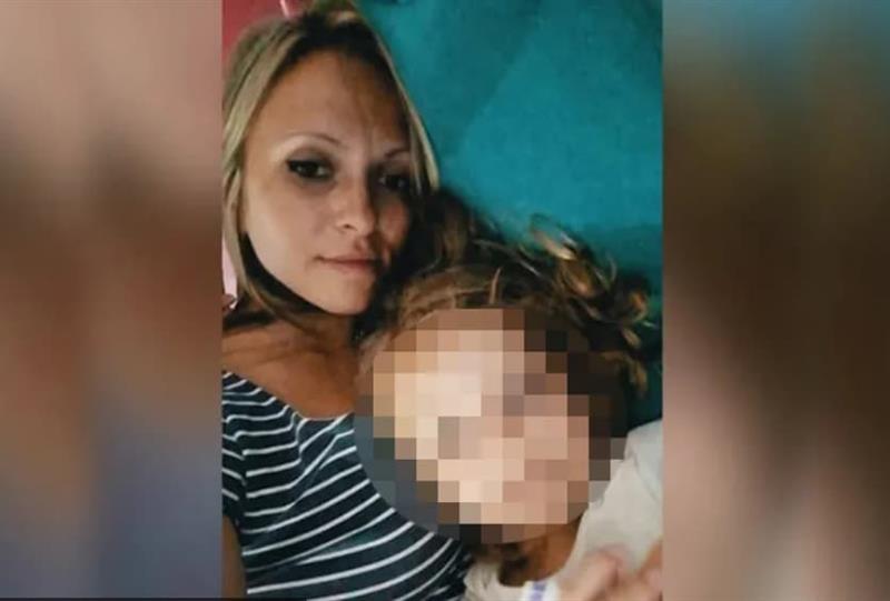 Во судницата се слушаат снимки од пријави во полиција, а во позадина гласот на малата Катја: Тато ќе ја убие мама