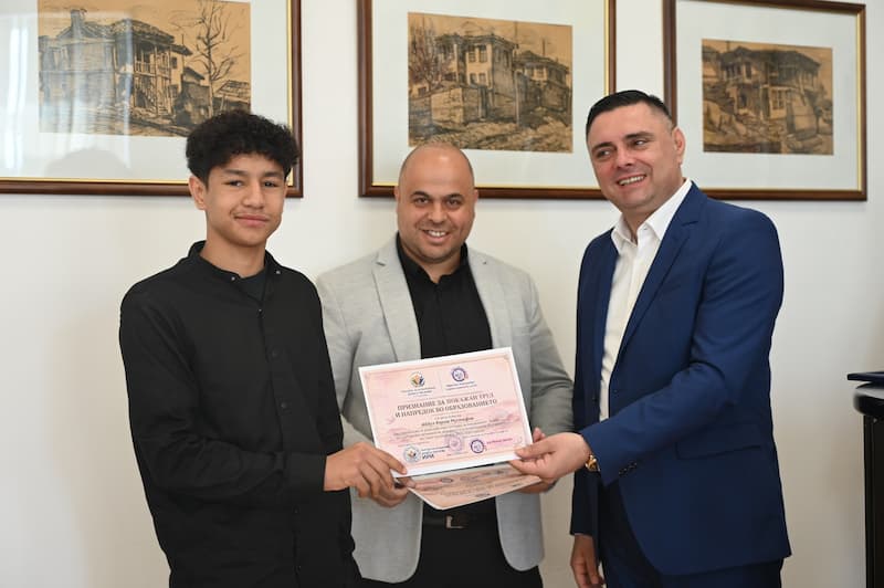 Јанчев: По повод Светскиот ден на Ромите, признанија за напредок во образованието на ученици од основните и средните училишта