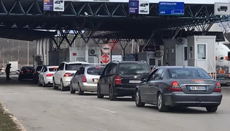 Зголемена фреквенцијата на Ќафасан, Албанците од соседството по гориво и храна во државата