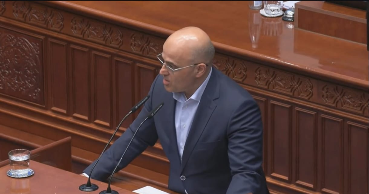 Ковачевски до Хоџа: Колку од европскиот заем е реализиран во општините и кои се пеналите за доцнење?