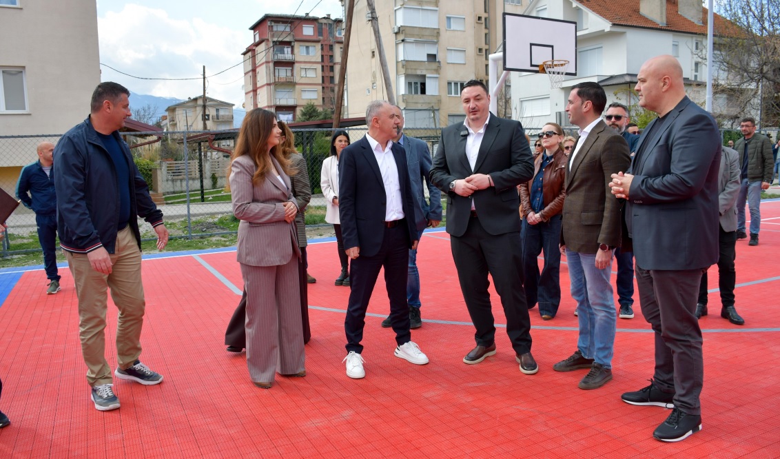 Инвестиција на Министерството за спорт – Струга доби современо мултифункционално спортско игралиште