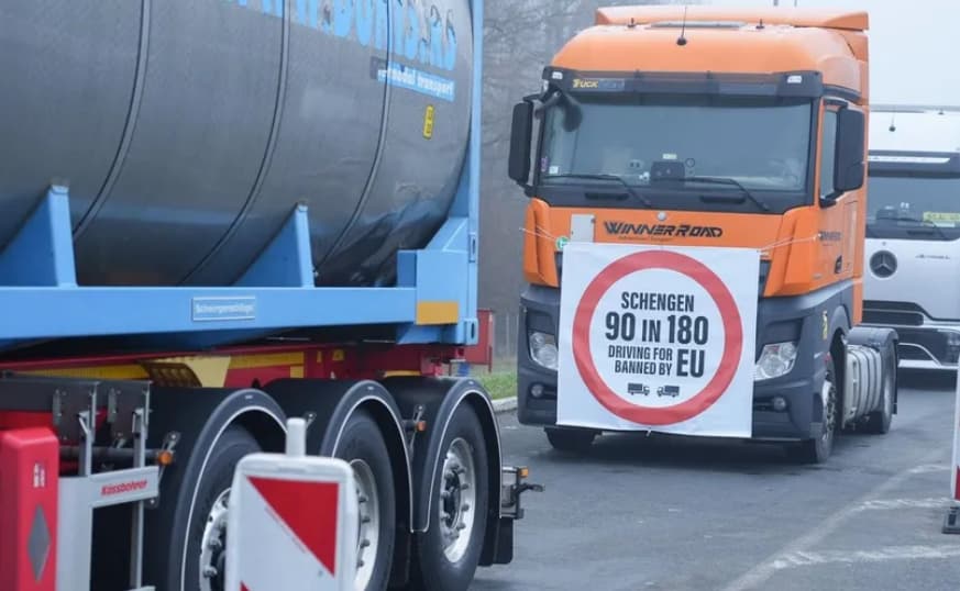 Почнува блокада на граничните премини во Црна Гора- товарниот сообраќај во прекин