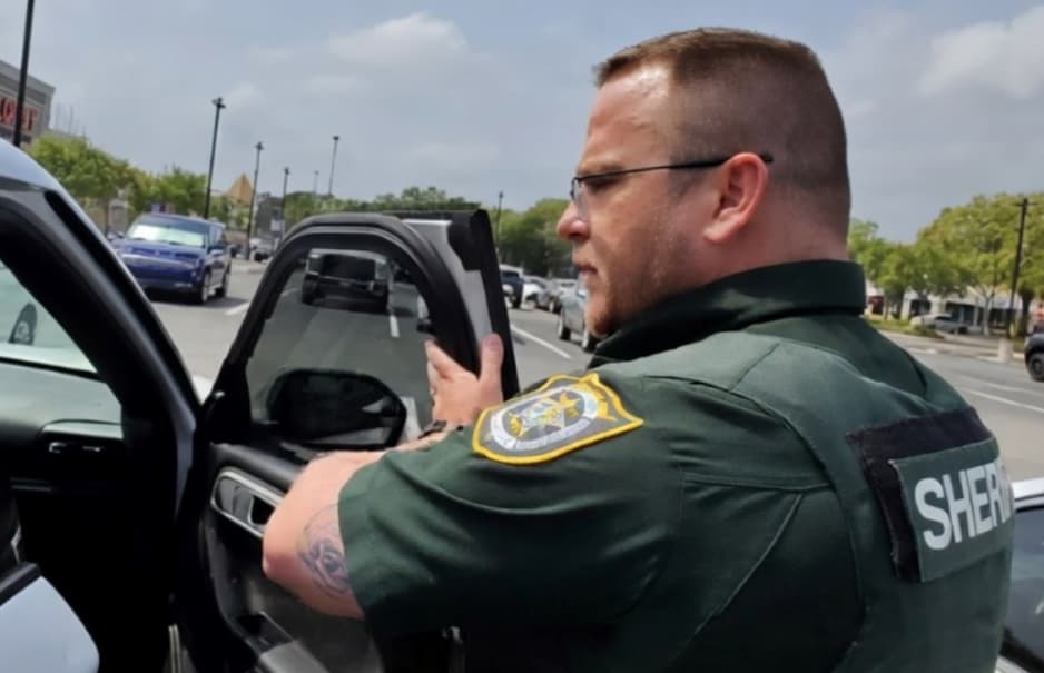 Тиктокер е уапсен поради исмевење полицаец со ВИ снимка, му се заканува затвор (ВИДЕО)