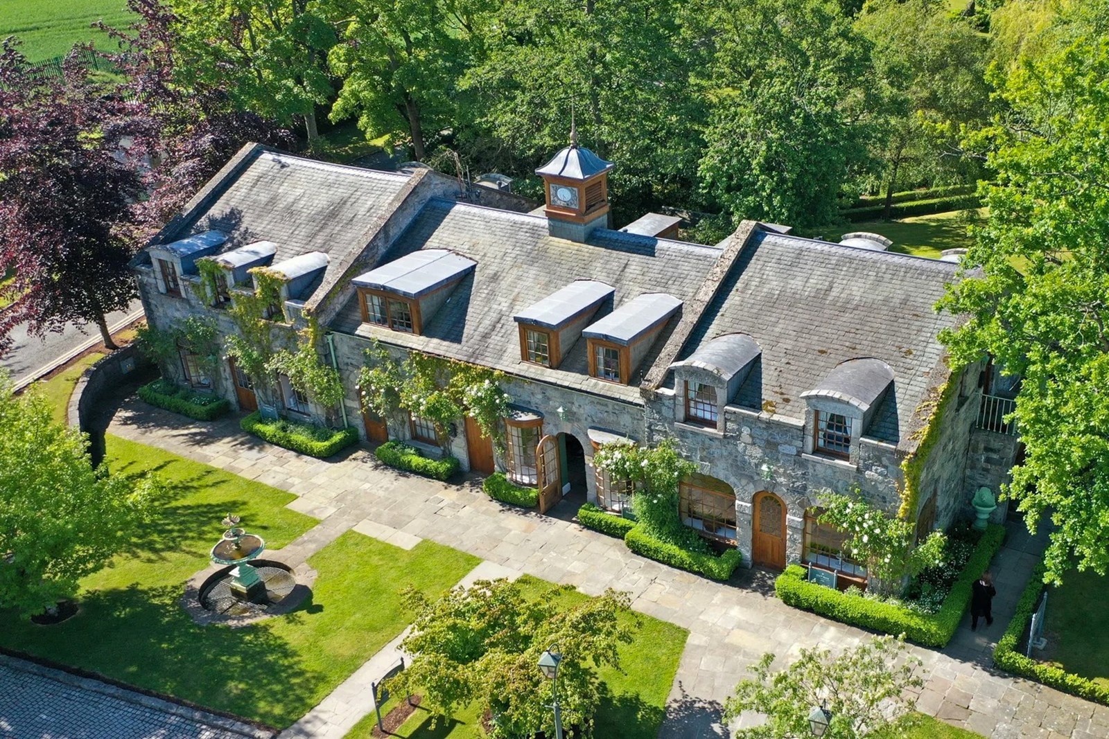 Се продава цело село во близина на Даблин, еве што се добива за 20 милиони евра (ВИДЕО)