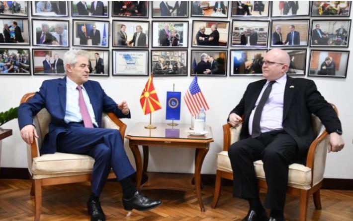 Ахмети до Рикер: Етничките Македонци се уште веруваат дека земјата е само нивна