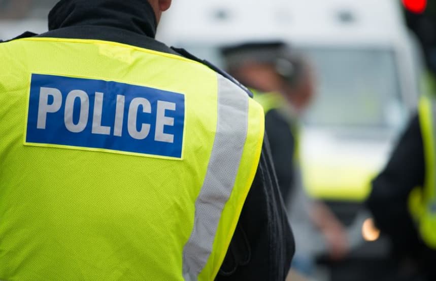 Драма во Лондон: Полицијата затвори парк поради дронови со „радиоактивни и канцерогени материјали“