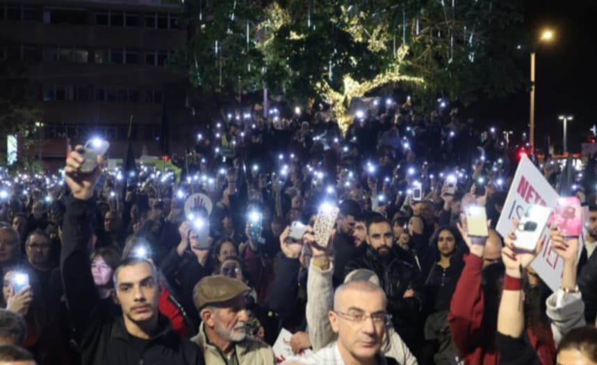 Израелците на протест против Нетанјаху: Сѐ не треба да се решава со војна, доста е