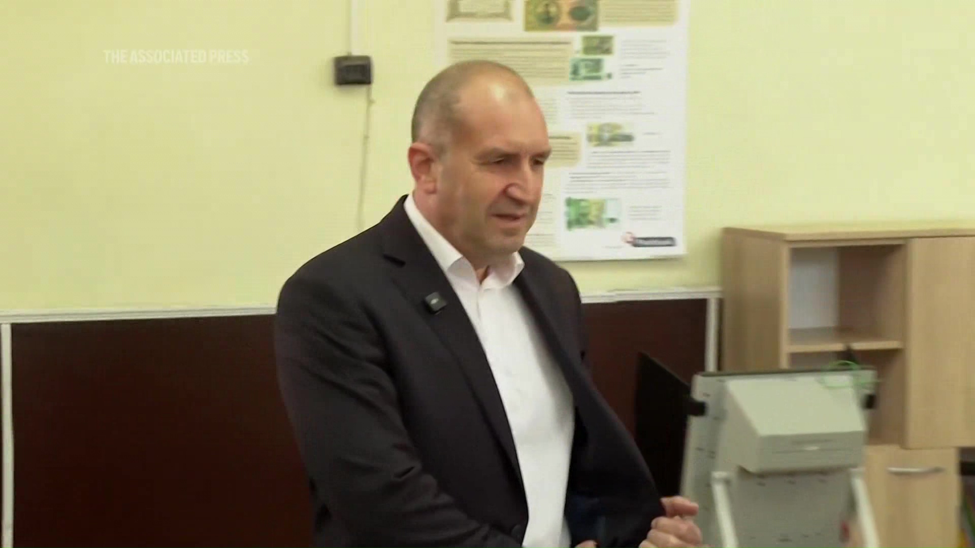 Парламентарни избори во Бугарија, поранешниот претседател Радев јасен фаворит