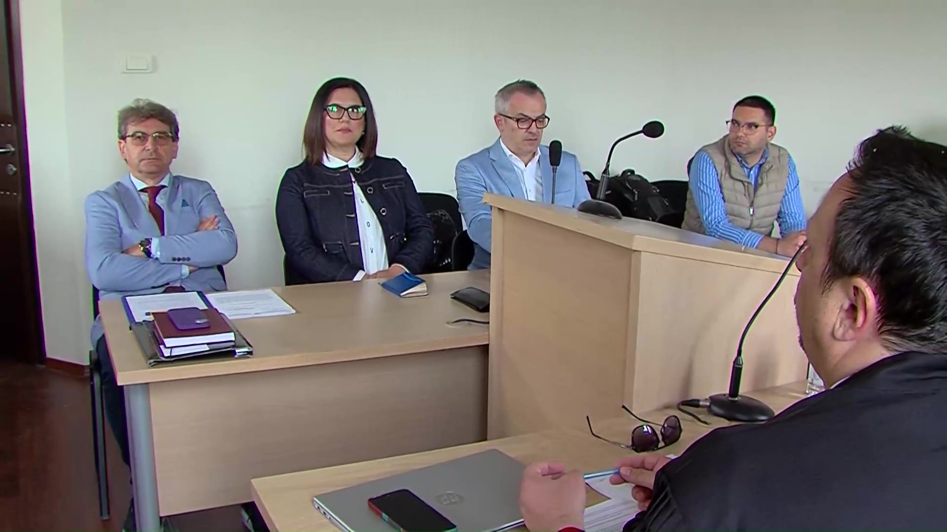 Во судница се читаа пораките меѓу Димитровска и ревизорот кој полагаше во нејзино име