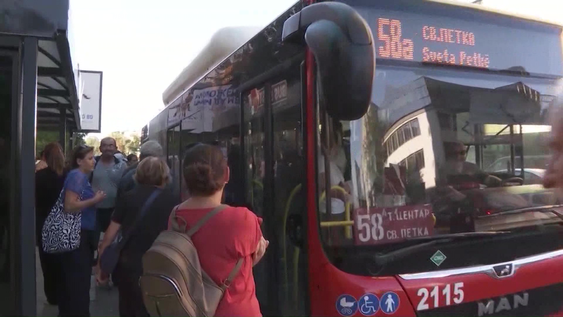 Скопјани ги менуваат навиките – во март за дури 175 илјади пораснал бројот на патници во јавниот превоз