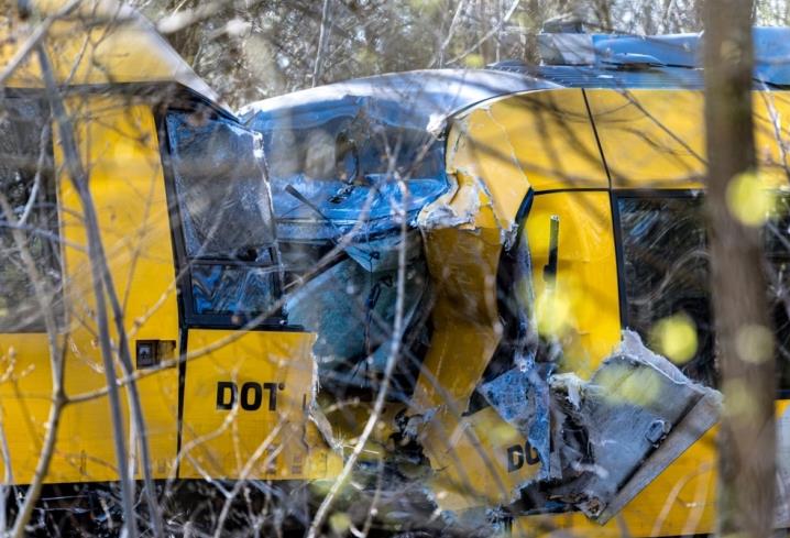 Неколку лица повредени при судар на два патнички воза во Данска