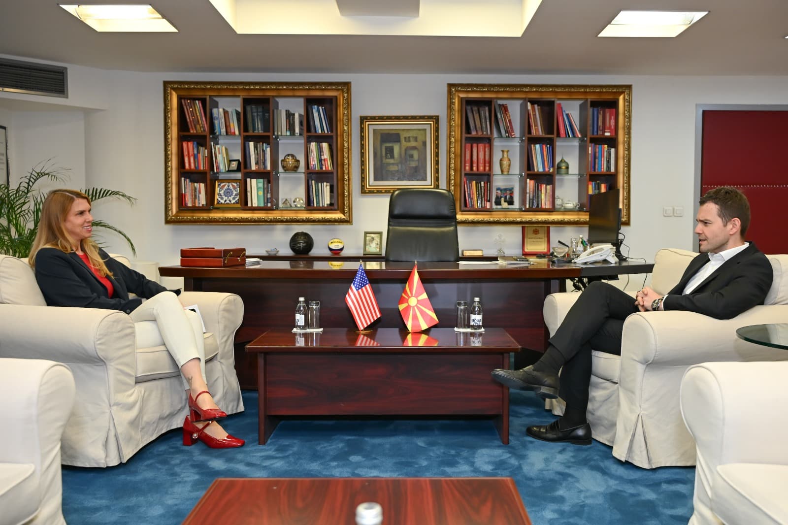 Средба на министерот Муцунски со вршителката на должноста амбасадор на САД, Никол Варнес