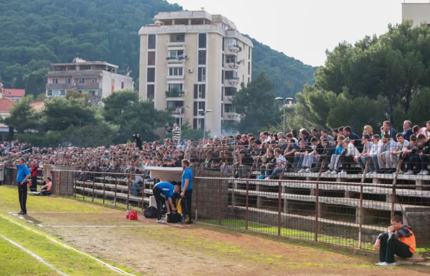 Среде натпревар се урна дел од трибината во Дубровник- има повредени