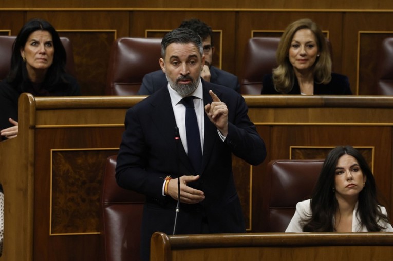 Шпанскиот премиер издал дозвола за престој за 500.000 мигранти- опозицијата се прегрупира со радикалната десница